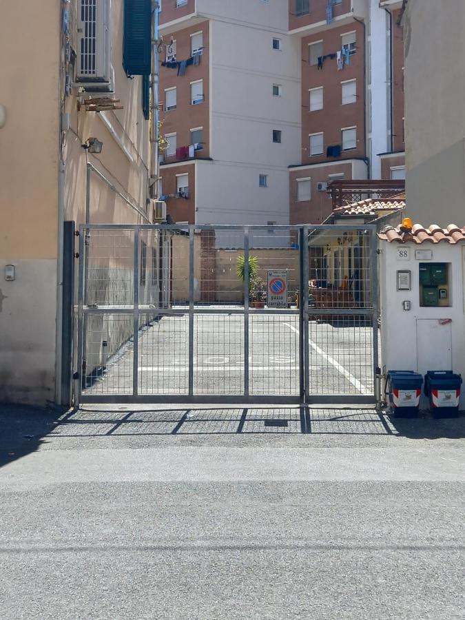 "La Casita", 2 Floors Apartment, Private Parking 1 Car Or 2 Bikes, Air-Cond And Terrace Livorno Eksteriør bilde