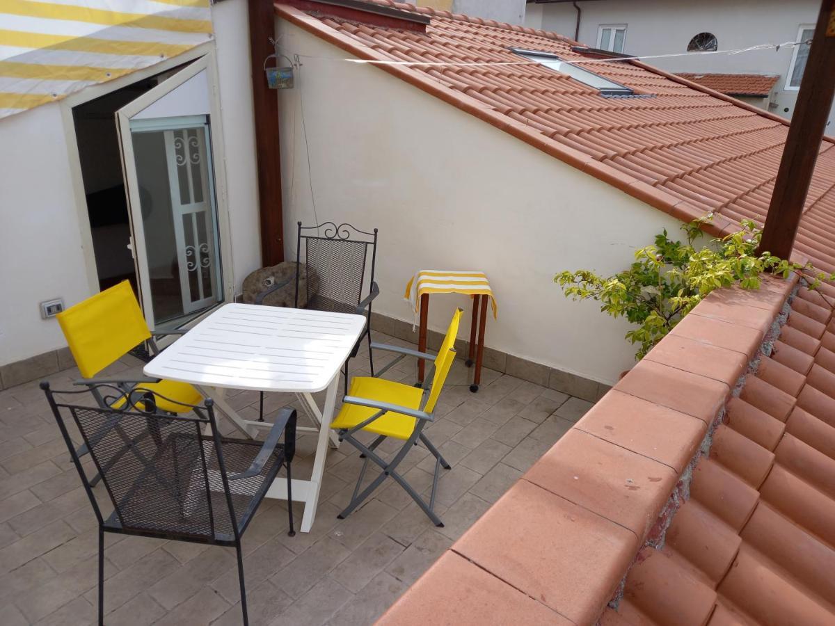 "La Casita", 2 Floors Apartment, Private Parking 1 Car Or 2 Bikes, Air-Cond And Terrace Livorno Eksteriør bilde