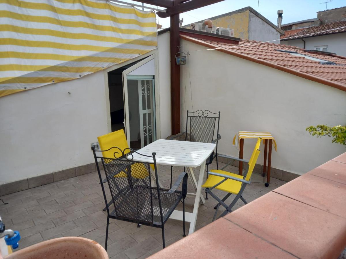 "La Casita", 2 Floors Apartment, Private Parking 1 Car Or 2 Bikes, Air-Cond And Terrace Livorno Eksteriør bilde